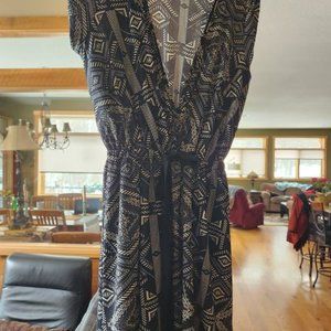 Short geometric dress